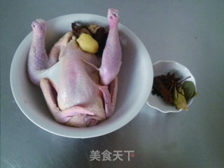 吉祥如意之清炖全鸡的做法步骤：1