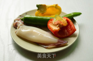 彩椒鱿鱼圈的做法步骤：1
