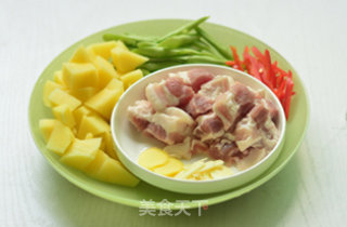 土豆五花肉的做法步骤：2