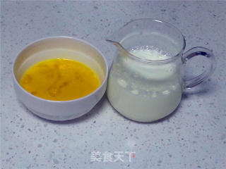 牛奶炖蛋的做法步骤：2