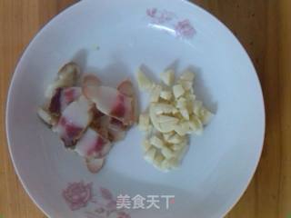 腊味西兰花的做法步骤：2