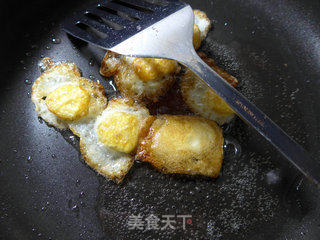 大豆蛋白炒鹌鹑蛋的做法步骤：2