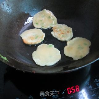 鸡蛋芹菜末煎饼的做法步骤：9