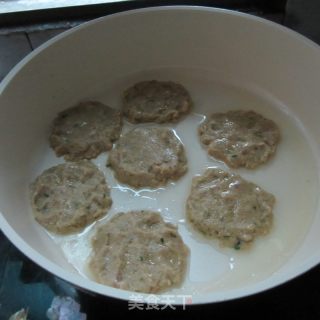 荸荠肉饼的做法步骤：6
