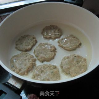 荸荠肉饼的做法步骤：7
