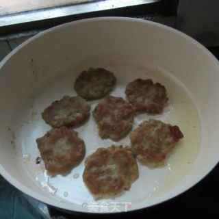 荸荠肉饼的做法步骤：8