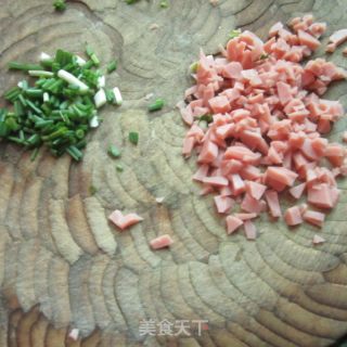 香葱香肠锅塌的做法步骤：2