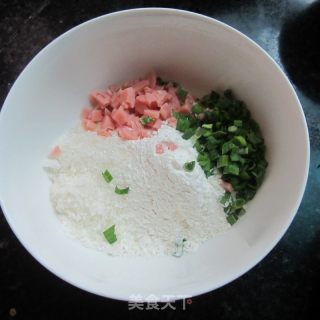 香葱香肠锅塌的做法步骤：4