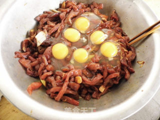 炸里脊肉的做法步骤：5