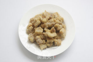 【菠萝咕噜肉】——男女老少追捧的经典粤菜的做法步骤：11