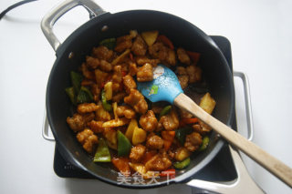 【菠萝咕噜肉】——男女老少追捧的经典粤菜的做法步骤：14