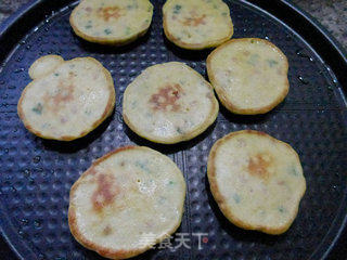 香葱培根玉米粉煎饼的做法步骤：10