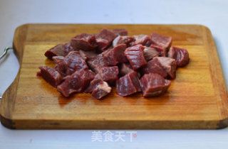 沙茶牛肉煲的做法步骤：2