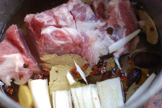 絲絲香濃黃金肉鬆的做法步骤：2