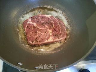 浪漫情人节的美食~煎牛排的做法步骤：4