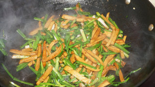青蒜炒豆干的做法步骤：7