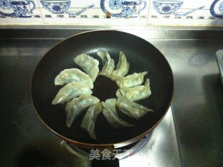 冰花煎饺的做法步骤：1