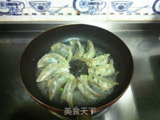 冰花煎饺的做法步骤：2