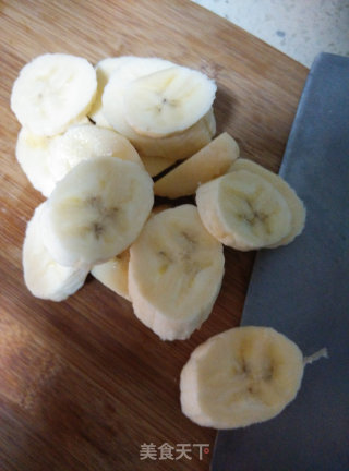 香蕉奶昔的做法步骤：2