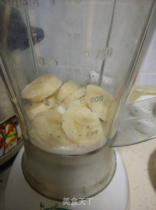 香蕉奶昔的做法步骤：3