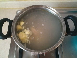 盆满钵满之客家盆菜的做法步骤：1