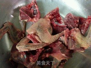 冬季暖身药膳鸽的做法步骤：2