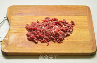 芹香牛肉的做法步骤：2