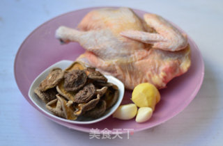 香菇炖鸡的做法步骤：1
