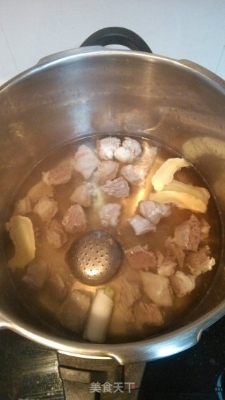牛腩红烧蔬菜的做法步骤：4