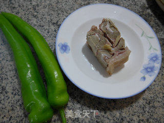尖椒炒羊肉的做法步骤：1