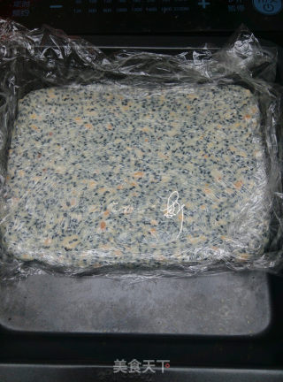 巧用面包机——黑芝麻花生牛轧糖的做法步骤：7