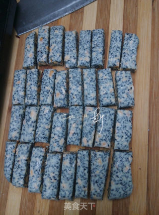 巧用面包机——黑芝麻花生牛轧糖的做法步骤：8