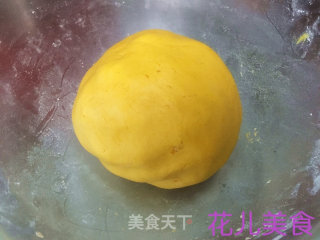 年夜饭必备的南瓜小饼的做法步骤：4