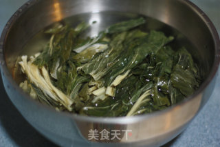 菜干咸猪骨粥的做法步骤：2