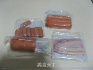 砂锅土豆火腿肠的做法步骤：1