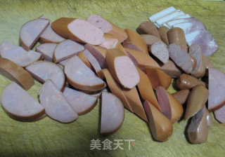 砂锅土豆火腿肠的做法步骤：2