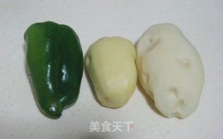 砂锅土豆火腿肠的做法步骤：3