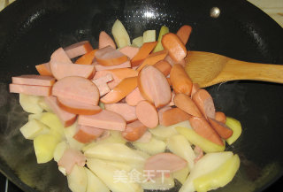 砂锅土豆火腿肠的做法步骤：8