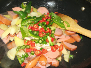 砂锅土豆火腿肠的做法步骤：9
