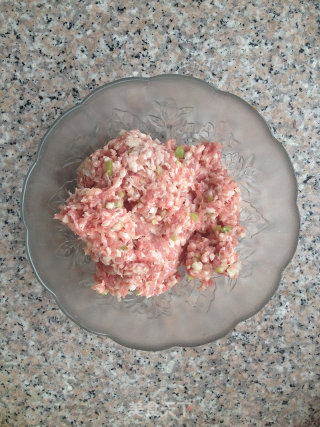 肉丸炖冬瓜的做法步骤：1