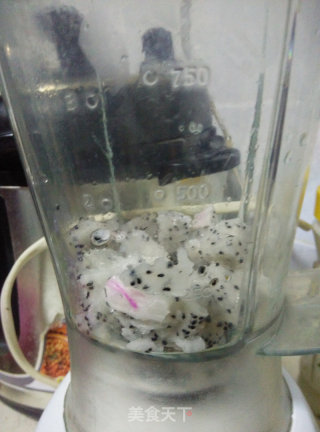 火龙果奶昔的做法步骤：3