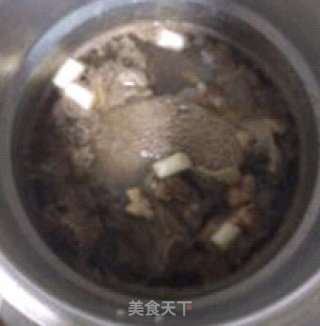 平底锅版手工五香牛肉松的做法步骤：2
