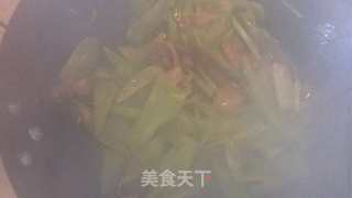老腊肉炒莴笋的做法步骤：3