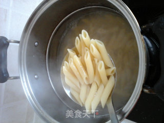 黑椒火腿通心粉的做法步骤：2