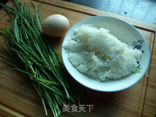 韭菜蛋炒饭的做法步骤：1