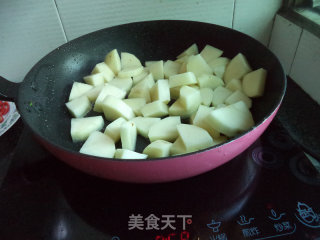 土豆咖喱盖烧饭的做法步骤：3