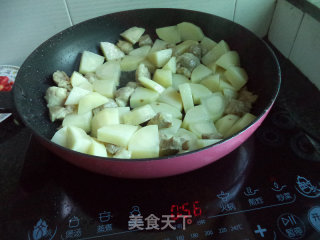 土豆咖喱盖烧饭的做法步骤：4