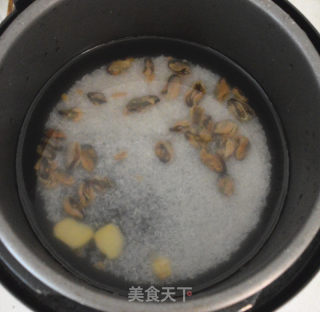 淡菜干香菇粥的做法步骤：3
