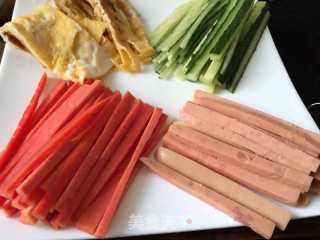 牛油果加州卷的做法步骤：3