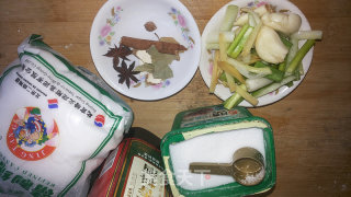 洋芋蒸肉----蒸蒸日上的做法步骤：2